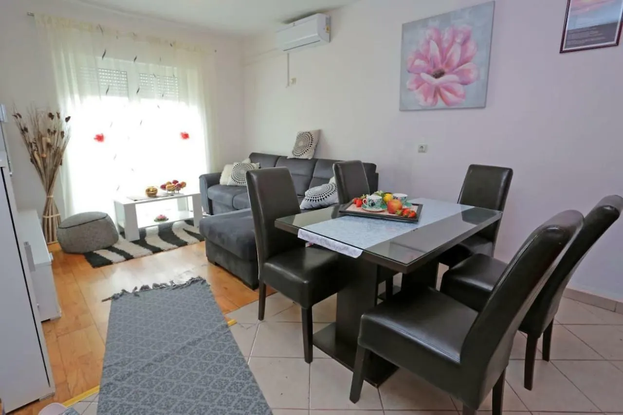 Apartment Tropic Stobrec Split 0*,